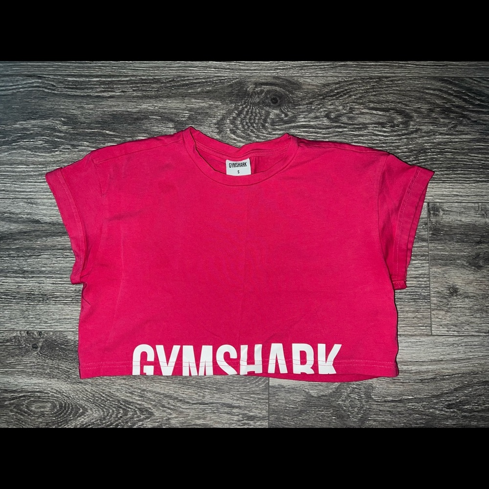 Cropped gymshark t shirt